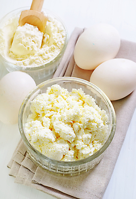 포토 JPG 해외이미지 실내 사람없음 계란 식탁보 흰배경 반죽 밀가루 제빵 유리그릇 스쿱 해외202004 해외202105 해외포토 그릇 백그라운드 유리 내부 제과제빵 알 흰색 가루 파일형식