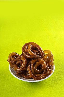 포토 JPG 해외이미지 나선형 사람없음 튀김 설탕 밀가루 사프란 해외202004 해외202105 해외포토 음식 무늬 가루 향신료 파일형식