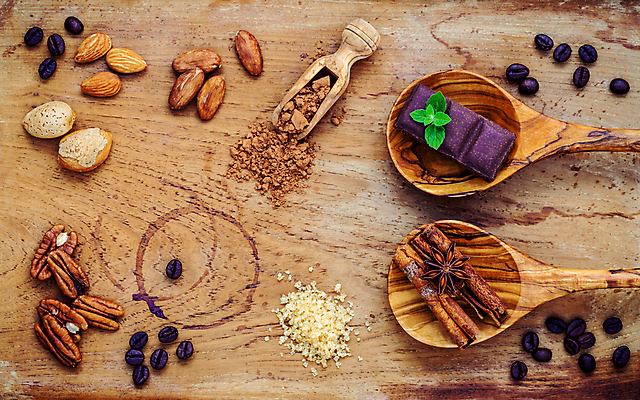 포토 JPG 해외이미지 실내 사람없음 하이앵글 원두 설탕 민트 아몬드 나무숟가락 다크초콜릿 스쿱 시나몬스틱 피칸 나무배경 해외202004 팔각회향 해외202105 해외포토 커피 뷰포인트 백그라운드 내부 초콜릿 숟가락 견과류 허브 향신료 시나몬 파일형식