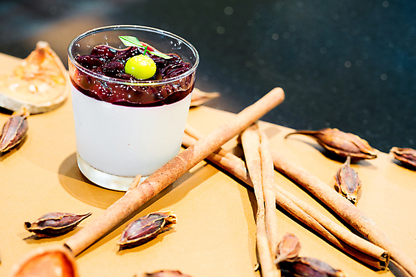 포토 JPG 해외이미지 과일 사람없음 보라색 매트 산딸기 블랙베리 해외202004 해외202105 해외포토 컬러 파일형식