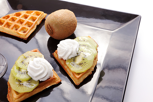 포토 JPG 해외이미지 접시 음식 조각 과일 자연 딸기 디저트 키위 사람없음 컵 케이크 초콜릿 주스 칵테일 사과 설탕 레몬 크림 파인애플 슬라이스 복숭아 레시피 바닐라 타르트 핸드메이드 맛있는 해외202004 해외포토 식기 음료 빵 주류 열대과일 생태계 파이_빵 파일형식