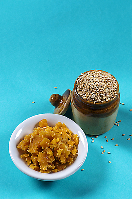 포토 JPG 해외이미지 지팡이 손바닥 사람없음 태양 조미료 설탕 허브 향신료 깨 1월 해외202004 해외202105 해외포토 자연요소 식물 손 식재료 날짜 향미료 파일형식