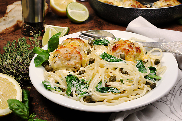 포토 JPG 해외이미지 반찬 치즈 파스타 스파게티 돼지고기 사람없음 옆모습 고명 향신료 브런치 시금치 과육 다진 마카로니 해외202004 해외202105 해외포토 음식 뷰포인트 채소 유제품 서양음식 육류 식사 파스타면 향미료 파일형식