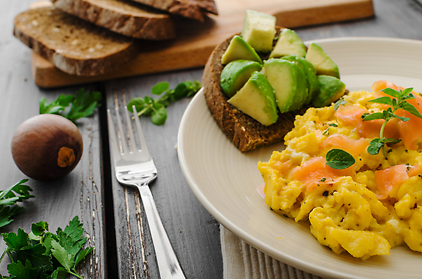 포토 JPG 해외이미지 빵 포크 아침 파슬리 사람없음 계란 튀김 레몬 허브 브런치 토스트 연어 베이컨 아보카도 오믈렛 바이오 해외202004 해외202105 해외포토 주간 식물 식기 음식 채소 과일 돼지고기 어류 알 식사 계란요리 파일형식