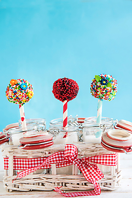 포토 JPG 해외이미지 발렌타인데이 막대사탕 사탕 사람없음 초콜릿 뿌리기 해외202004 해외202105 해외포토 모션 데이이벤트 디저트 파일형식