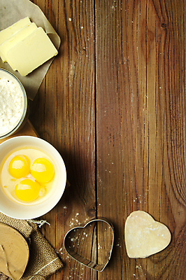 포토 JPG 해외이미지 실내 틀 사람없음 하이앵글 하트 반죽 밀가루 제빵 버터 날계란 카피스페이스 나무배경 해외202004 해외202105 해외포토 모양 뷰포인트 백그라운드 내부 제과제빵 계란 공백 가루 파일형식