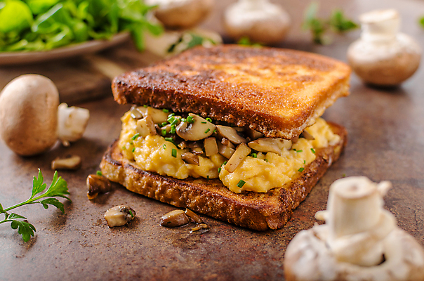 포토 JPG 해외이미지 접시 음식 빵 조각 포크 토마토 파슬리 육류 요리 사람없음 계란 튀김 허브 유기농 브런치 토스트 베이컨 스크램블 맛있는 해외202004 해외포토 식물 식기 웰빙 채소 식재료 돼지고기 알 식사 계란요리 파일형식