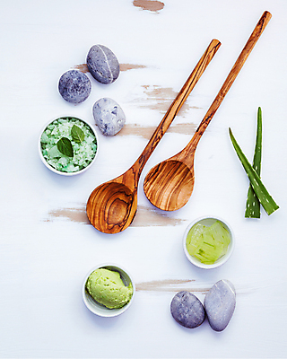 포토 JPG 해외이미지 실내 사람없음 하이앵글 피부관리 흰배경 스톤 나무주걱 스크럽 알로에 해외202004 해외202105 해외포토 식물 뷰포인트 백그라운드 내부 목재 뷰티 흰색 주걱 파일형식