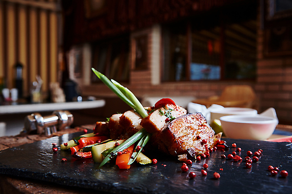 포토 JPG 해외이미지 채소 돼지고기 사람없음 야외 돼지 그릴 바비큐 해외202004 해외202105 해외포토 음식 포유류 주방용품 육류 파일형식