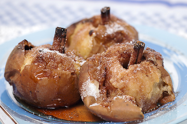 포토 JPG 해외이미지 접시 음식 과일 디저트 요리 사람없음 와인 직물 막대기 붓기 오븐 사과 설탕 굽기 배열 포르투갈 레시피 꿀 핸드메이드 맛있는 해외202004 해외포토 식기 유럽 모션 주류 가전제품 구이 파일형식