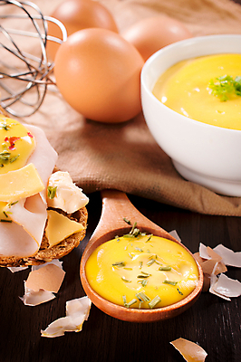 포토 JPG 해외이미지 치즈 샌드위치 사람없음 계란 소용돌이 햄 노른자 마요네즈 바이오 해외202004 해외202105 해외포토 음식 유제품 육류 알 회오리 소스_음식 파일형식