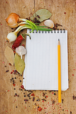 포토 JPG 해외이미지 잎 채소 고추 양파 피망 파슬리 사람없음 공책 조미료 가루 허브 향신료 복고 후추 딜 월계수 해외202004 해외202105 해외포토 식물 문구용품 향미료 파일형식