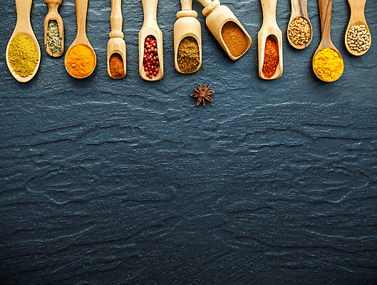 포토 JPG 해외이미지 실내 씨앗 사람없음 조미료 가루 향신료 나무숟가락 스쿱 통후추 파프리카가루 강황 카피스페이스 남색배경 해외202004 팔각회향 해외202105 해외포토 식물 백그라운드 식재료 내부 숟가락 공백 남색 후추 향미료 파일형식