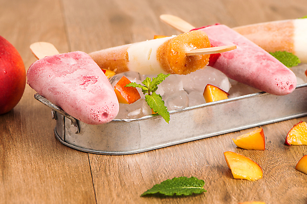 포토 JPG 해외이미지 음식 과일 부분 아이스크림 디저트 사람없음 빨간색 주스 막대기 달콤 시원함 민트 크림 산딸기 복숭아 레시피 셔벗 스무디 팝 핸드메이드 맛있는 해외202004 해외포토 음료 컬러 맛 허브 파일형식