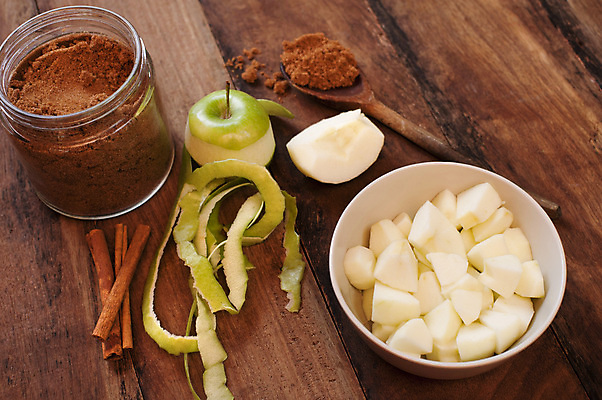 포토 JPG 해외이미지 과일 사람없음 사과 향신료 주사위 슬라이스 만들기 땅바닥 반주 시나몬 해외202004 해외202105 해외포토 모션 바닥 향미료 파일형식