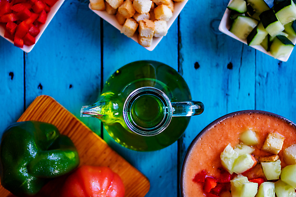 포토 JPG 해외이미지 토마토 채소 고추 오이 마늘 사람없음 어둠 종 플랫 포르투갈 머리위 위치 후추 바질 스페인어 해외202004 해외202105 해외포토 유럽 향신료 파일형식