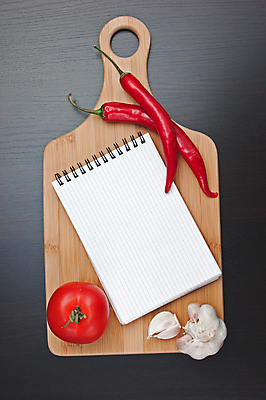 포토 JPG 해외이미지 토마토 채소 고추 피망 프레임 사람없음 공책 여러개 도구 칼 향신료 해외202004 해외202105 해외포토 다수 문구용품 향미료 파일형식