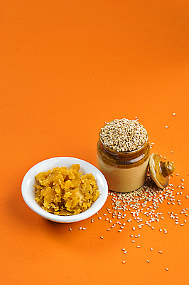 포토 JPG 해외이미지 지팡이 손바닥 사람없음 태양 조미료 설탕 허브 향신료 깨 1월 해외202004 해외202105 해외포토 자연요소 식물 손 식재료 날짜 향미료 파일형식