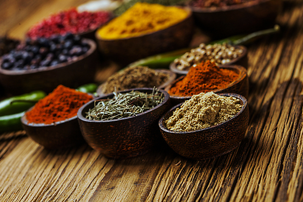 포토 JPG 해외이미지 실내 종류 사람없음 아웃포커스 조미료 가루 허브 향신료 담기 나무그릇 파프리카가루 나무배경 해외202004 해외202105 해외포토 식물 그릇 백그라운드 모션 촬영기법 내부 목재 향미료 파일형식