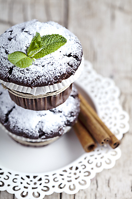 포토 JPG 해외이미지 디저트 사람없음 머핀 슈가파우더 시나몬스틱 애플민트 초콜릿머핀 해외202004 해외포토 음식 빵 민트 시나몬 파일형식