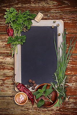 포토 JPG 해외이미지 잎 프레임 파슬리 사람없음 칠판 민트 허브 향신료 로즈메리 쪽파 해외202004 해외202105 해외포토 식물 채소 파 향미료 파일형식