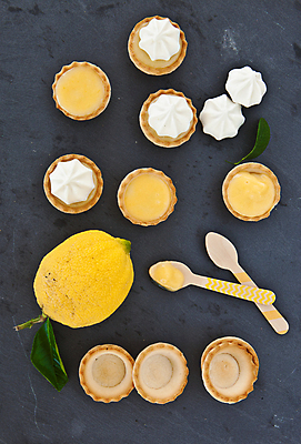 포토 JPG 해외이미지 음식 과일 귤 사람없음 컬러풀 케이크 숟가락 굽기 레몬 유기농 레시피 머랭 핸드메이드 해외202004 해외포토 웰빙 컬러 디저트 수저 구이 파일형식