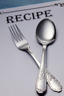 포토 JPG 해외이미지 종이 포크 텍스트 사람없음 장비 은색 해외202004 해외202105 해외포토 식기 컬러 파일형식