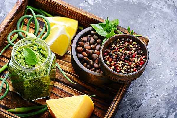 포토 JPG 해외이미지 잎 채소 치즈 마늘 사람없음 견과류 조미료 이탈리아음식 허브 향신료 채식 바질 삼나무 페스토 해외202004 해외202105 비건음식 해외포토 나무 식물 음식 유제품 서양음식 소스_음식 향미료 파일형식 비건