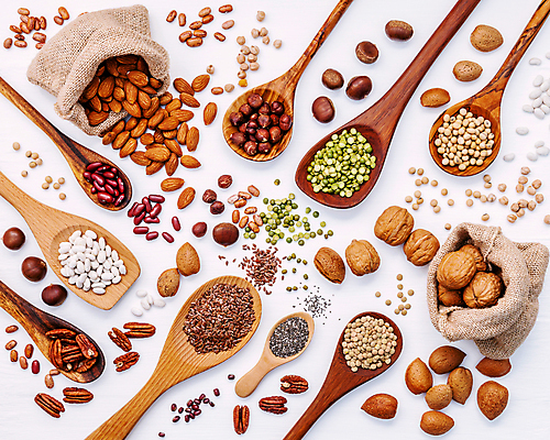 포토 JPG 해외이미지 콩 실내 종류 사람없음 여러개 흰배경 호두 자루 아몬드 쏟아짐 나무숟가락 강낭콩 녹두 아마씨 피칸 헤이즐넛 해외202004 해외202105 치아시드 해외포토 다수 백그라운드 모션 곡류 씨앗 내부 숟가락 견과류 흰색 파일형식