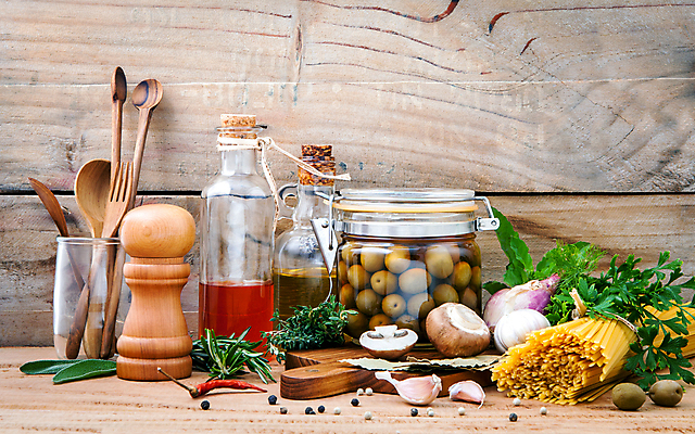 포토 JPG 해외이미지 토마토 채소 양파 치즈 파스타 마늘 스파게티 사람없음 면 기름 허브 향신료 올리브 후추 바질 석판 해외202004 해외202105 해외포토 식물 열매 음식 유제품 서양음식 향미료 파일형식