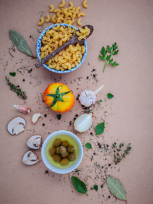 포토 JPG 해외이미지 피자 파스타 스파게티 사람없음 허브 향신료 올리브 마카로니 해외202004 해외202105 해외포토 식물 열매 패스트푸드 서양음식 파스타면 향미료 파일형식