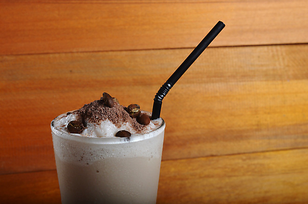 포토 JPG 해외이미지 음료 디저트 근접촬영 사람없음 달콤 시원함 크림 토핑 카푸치노 밀크쉐이크 해외202004 해외포토 커피 음식 뷰포인트 맛 쉐이크 파일형식