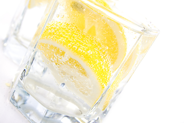 포토 JPG 해외이미지 음료 근접촬영 사람없음 물 노란색 얼음 시원함 레몬 소다 해외202004 해외포토 자연요소 뷰포인트 컬러 과일 파일형식