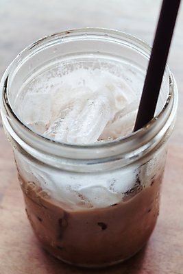 포토 JPG 해외이미지 커피 음료 근접촬영 사람없음 얼음 카페 달콤 시원함 라떼 해외202004 해외포토 자연요소 뷰포인트 상점 맛 파일형식