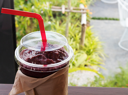 포토 JPG 해외이미지 근접촬영 사람없음 얼음 주스 달콤 혼합 시원함 플라스틱 블루베리 블랙베리 스무디 해외202004 해외포토 자연요소 음료 뷰포인트 과일 재질 맛 파일형식