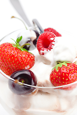 포토 JPG 해외이미지 접시 열매 음식 백그라운드 과일 딸기 아이스크림 디저트 근접촬영 사람없음 빨간색 숟가락 체리 달콤 산딸기 해외202004 해외포토 식물 식기 뷰포인트 컬러 수저 맛 파일형식