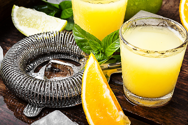 포토 JPG 해외이미지 음료 오렌지 과일 주류 근접촬영 사람없음 공구 알코올 칵테일 바 시원함 해외202004 해외포토 뷰포인트 도구 파일형식