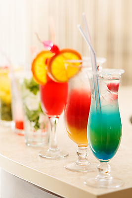 포토 JPG 해외이미지 음료 오렌지 과일 사람없음 빨간색 초록색 얼음 알코올 칵테일 레몬 라임 모히토 해외202004 해외포토 자연요소 컬러 주류 파일형식