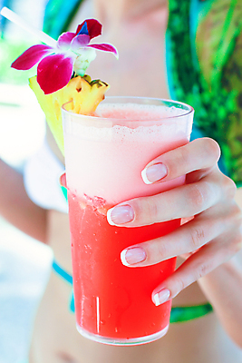 포토 JPG 해외이미지 여자 음료 수박 한명 들기 사람 상반신 빨간색 컬러풀 칵테일 시원함 성인여자한명만 해외202004 해외포토 1 컬러 과일 모션 주류 여자한명만 성인여자만 파일형식