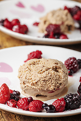 포토 JPG 해외이미지 접시 열매 음식 백그라운드 아이스크림 디저트 근접촬영 사람없음 달콤 해외202004 해외포토 식물 식기 뷰포인트 맛 파일형식