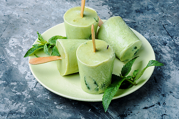 포토 JPG 해외이미지 접시 음식 탁자 아이스크림 디저트 사람없음 막대기 달콤 해외202004 스피아민트 해외포토 식기 가구 맛 민트 파일형식