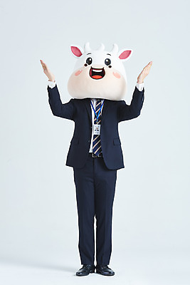 포토 JPG 스튜디오촬영 전신 남자 비즈니스 회색배경 새해 실내 한명 서기 정장 20대 성인 앞모습 손들기 한국인 올려보기 소띠 비즈니스맨 소 소캐릭터 동물탈 인형탈 성인남자한명만 2021년 신축년 국내포토 1 옷 뷰포인트 동물캐릭터 백그라운드 포유류 모션 사람 동양인 청년 내부 회색 십이지신 직장인 연도 탈 남자한명만 성인남자만 파일형식