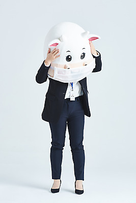 포토 JPG 스튜디오촬영 전신 여자 40대 중년 비즈니스 회색배경 새해 실내 마스크 한명 서기 정장 앞모습 한국인 소띠 비즈니스우먼 소 괴로움 소캐릭터 동물탈 인형탈 중년여자한명만 2021년 신축년 국내포토 1 옷 감정 뷰포인트 동물캐릭터 백그라운드 포유류 모션 사람 동양인 성인 내부 회색 십이지신 직장인 연도 탈 여자한명만 중년여자만 파일형식