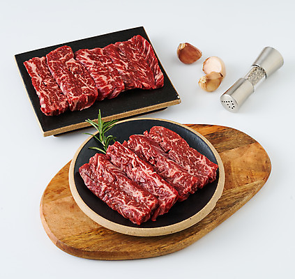 포토 JPG 스튜디오촬영 그릇 음식 식재료 실내 마늘 생고기 육류 사람없음 흰배경 후추통 나무도마 안창살 국내포토 식기 백그라운드 채소 도마 내부 목재 소고기 흰색 양념통 파일형식