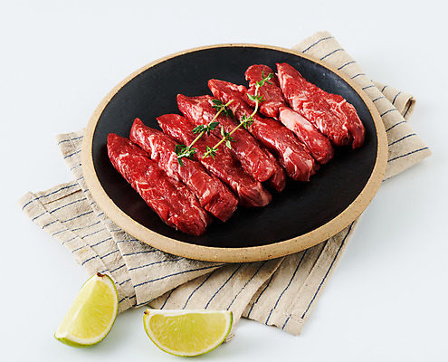 포토 JPG 스튜디오촬영 그릇 음식 식재료 실내 생고기 육류 사람없음 소고기 식탁보 흰배경 제비추리 국내포토 식기 백그라운드 내부 흰색 파일형식