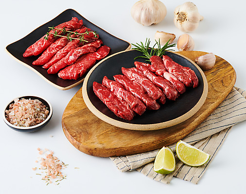 포토 JPG 스튜디오촬영 그릇 음식 식재료 실내 마늘 생고기 육류 사람없음 소고기 식탁보 흰배경 소금 나무도마 제비추리 국내포토 식기 백그라운드 채소 도마 내부 목재 흰색 파일형식