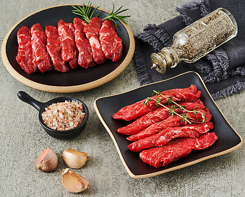 포토 JPG 스튜디오촬영 그릇 음식 식재료 회색배경 실내 마늘 생고기 육류 사람없음 소고기 식탁보 소금 후추통 제비추리 국내포토 식기 백그라운드 채소 내부 회색 양념통 파일형식