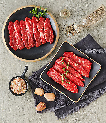 포토 JPG 스튜디오촬영 그릇 음식 식재료 회색배경 실내 마늘 생고기 육류 사람없음 하이앵글 소고기 식탁보 소금 후추통 제비추리 국내포토 식기 뷰포인트 백그라운드 채소 내부 회색 양념통 파일형식