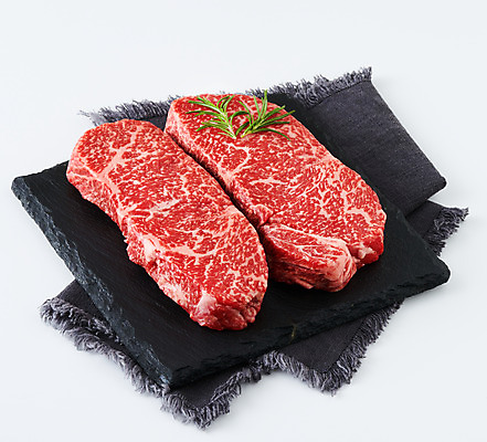 포토 JPG 스튜디오촬영 그릇 음식 식재료 실내 생고기 육류 사람없음 소고기 식탁보 흰배경 채끝살 국내포토 식기 백그라운드 내부 흰색 파일형식