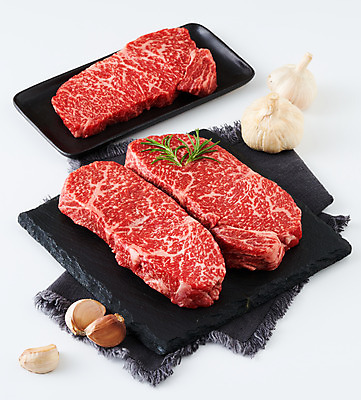 포토 JPG 스튜디오촬영 그릇 음식 식재료 실내 생고기 육류 사람없음 소고기 식탁보 흰배경 채끝살 통마늘 국내포토 식기 백그라운드 마늘 내부 흰색 파일형식